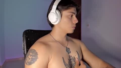 Snapshot of gio_russo chatting on October 22, 10:53 pm GioRusso online show from October 22, 10:53 pm