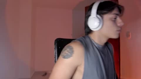 Snapshot of gio_russo chatting on November 6, 5:52 am GioRusso online show from November 6, 5:52 am