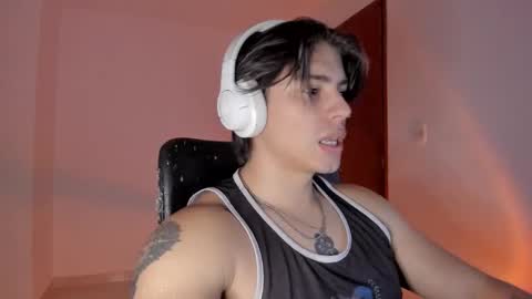 Snapshot of gio_russo chatting on December 15, 2:38 am GioRusso online show from December 15, 2:38 am