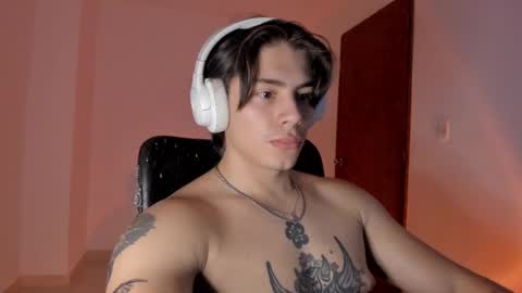 Snapshot of gio_russo chatting on December 15, 10:58 pm GioRusso online show from December 15, 10:58 pm