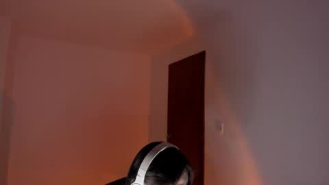 Snapshot of gio_russo chatting on December 17, 10:27 pm GioRusso online show from December 17, 10:27 pm