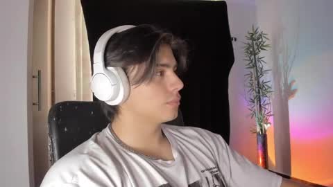 Snapshot of gio_russo chatting on May 13, 9:33 pm GioRusso online show from May 13, 9:33 pm