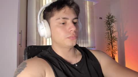 Snapshot of gio_russo chatting on June 5, 8:25 pm GioRusso online show from June 5, 8:25 pm