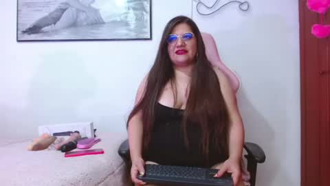 Snapshot of giorgina_montiere chatting on May 8, 11:43 pm giorgina_montiere online show from May 8, 11:43 pm