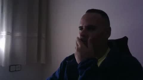 Snapshot of gioshadow chatting on October 15, 11:43 am gioshadow online show from October 15, 11:43 am