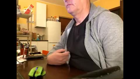 Snapshot of giovanni_1964 chatting on March 10, 5:22 am giovanni_1964 online show from March 10, 5:22 am