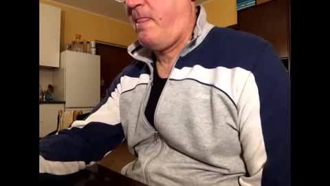 Snapshot of giovanni_1964 chatting on February 22, 6:35 am giovanni_1964 online show from February 22, 6:35 am