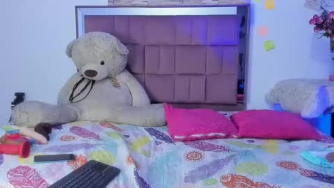 Snapshot of giralisis24 chatting on December 17, 9:16 pm giralisis24 online show from December 17, 9:16 pm