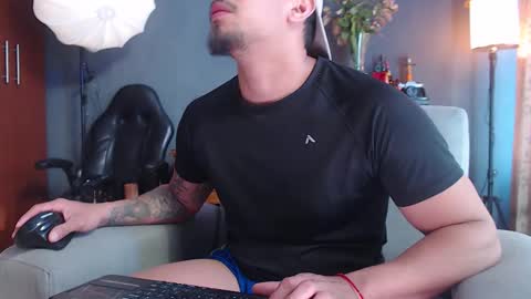 piggy boy online show from November 5, 9:15 pm