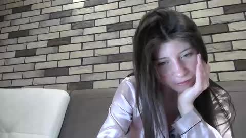 Snapshot of girl_cute007 chatting on May 8, 7:08 pm girl_cute007 online show from May 8, 7:08 pm