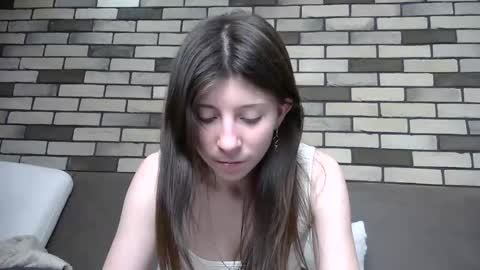 Snapshot of girl_cute007 chatting on May 18, 6:58 pm girl_cute007 online show from May 18, 6:58 pm