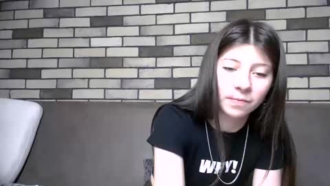 Snapshot of girl_cute007 chatting on May 27, 2:30 am girl_cute007 online show from May 27, 2:30 am