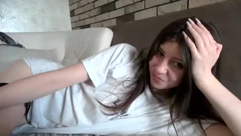 Snapshot of girl_cute007 chatting on June 11, 4:05 pm girl_cute007 online show from June 11, 4:05 pm