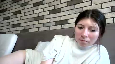 Snapshot of girl_cute007 chatting on June 14, 5:15 pm girl_cute007 online show from June 14, 5:15 pm