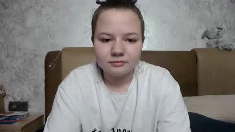 Snapshot of girl_cute07 chatting on May 16, 7:56 pm girl_cute07 online show from May 16, 7:56 pm
