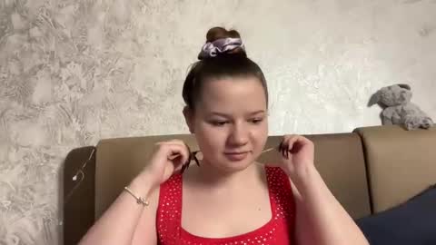 Snapshot of girl_cute07 chatting on May 18, 7:09 pm girl_cute07 online show from May 18, 7:09 pm
