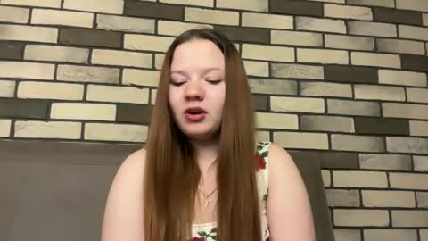 Snapshot of girl_cute07 chatting on May 30, 8:39 pm girl_cute07 online show from May 30, 8:39 pm