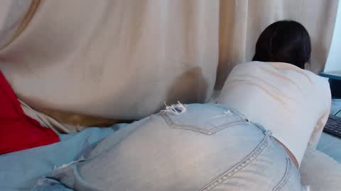 Snapshot of girl_honey_ chatting on January 16, 2:09 am Aleja online show from January 16, 2:09 am