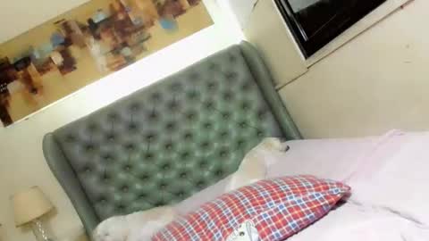 Snapshot of girl_in_ur_dreams chatting on January 7, 1:46 pm urGIRL online show from January 7, 1:46 pm