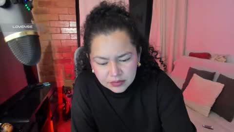 girl_inline online show from November 20, 11:59 pm