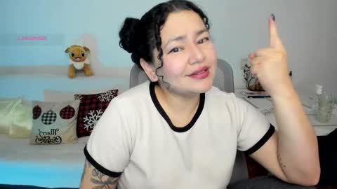 girl_inline online show from December 1, 11:10 pm