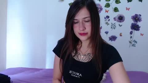 Snapshot of girl_naughty11 chatting on May 19, 7:31 pm Isabella online show from May 19, 7:31 pm