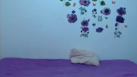 Snapshot of girl_naughty11 chatting on June 11, 11:14 pm Isabella online show from June 11, 11:14 pm
