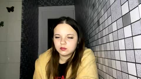 Snapshot of girl_shy07 chatting on December 13, 8:14 pm girl_shy07 online show from December 13, 8:14 pm