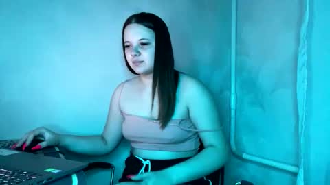 girl_shy07 online show from March 31, 7:25 pm