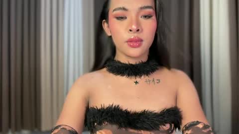 queen ronna online show from June 22, 9:06 am