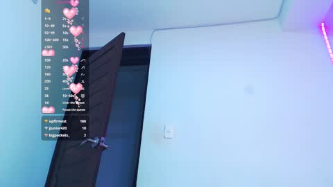 Snapshot of girlghost_ chatting on February 21, 8:10 pm GhostG online show from February 21, 8:10 pm