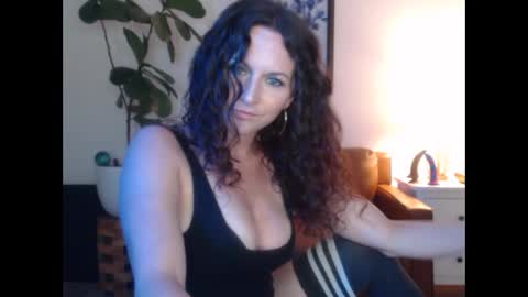 Snapshot of girlnexxxdoor chatting on April 19, 2:22 am Girlnexxxdoor online show from April 19, 2:22 am