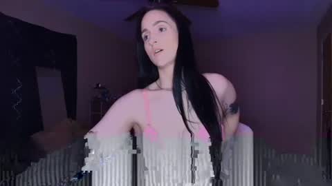Snapshot of girlofurdreamsxxxxox chatting on July 12, 7:38 pm Camille online show from July 12, 7:38 pm
