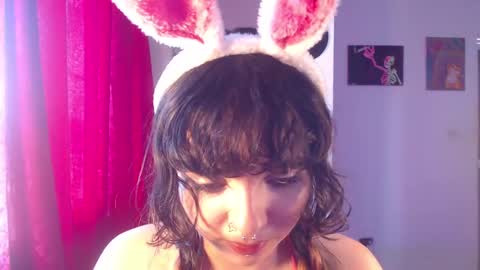 Snapshot of girlredkush chatting on December 18, 4:39 pm Ann online show from December 18, 4:39 pm