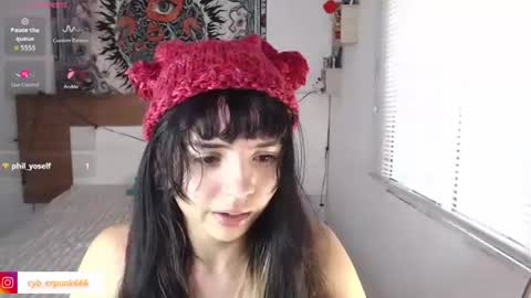 Snapshot of girlredkush chatting on June 17, 6:09 pm Ann online show from June 17, 6:09 pm