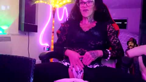 Snapshot of girls227445638252 chatting on November 3, 7:09 am girls227445638252 online show from November 3, 7:09 am