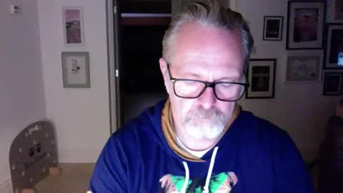 girlsandbikes online show from March 17, 12:48 am