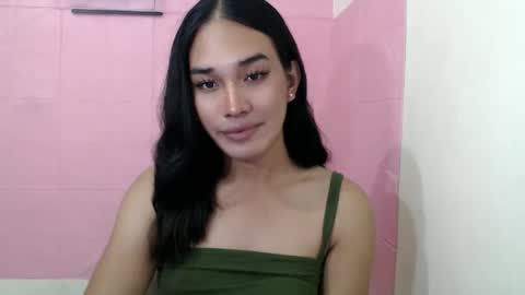 Rhaine online show from December 3, 9:01 pm