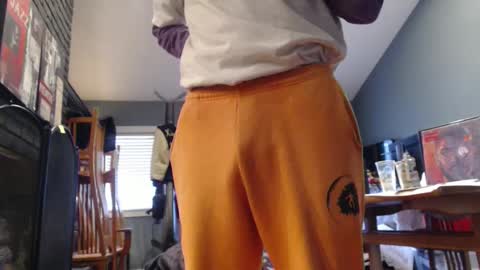 Snapshot of girthwayne chatting on December 11, 7:36 pm croyal09 online show from December 11, 7:36 pm