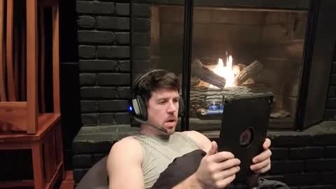 Snapshot of girthwayne chatting on December 15, 9:42 pm croyal09 online show from December 15, 9:42 pm