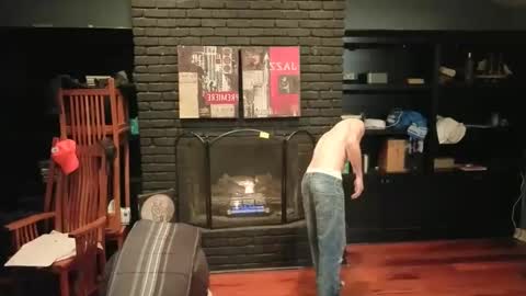 Snapshot of girthwayne chatting on December 25, 10:05 pm croyal09 online show from December 25, 10:05 pm