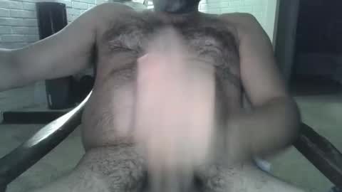 Snapshot of girthyhunguy chatting on December 6, 11:54 am girthyhunguy online show from December 6, 11:54 am