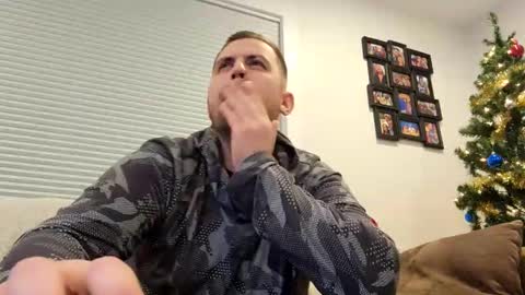 Snapshot of girthylax51 chatting on January 4, 12:05 am BIG K online show from January 4, 12:05 am