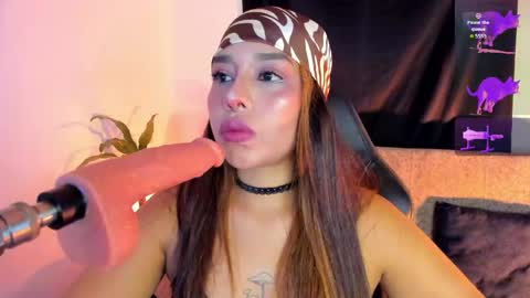 Snapshot of giselle_messydoll chatting on May 3, 1:55 am Giselle online show from May 3, 1:55 am