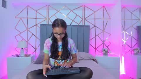 GISELLE ROLDAN online show from January 24, 11:59 am