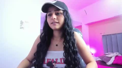 GISELLE ROLDAN online show from January 14, 4:18 am