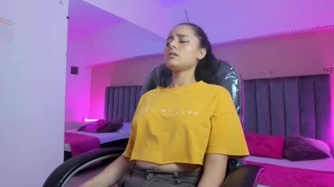 GISELLE ROLDAN online show from February 24, 8:07 pm