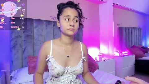 GISELLE ROLDAN online show from April 24, 5:04 pm