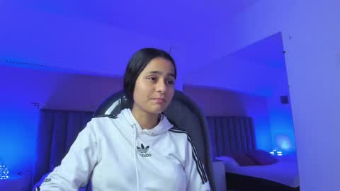 Snapshot of giselle_roldan chatting on May 21, 1:56 am GISELLE ROLDAN online show from May 21, 1:56 am