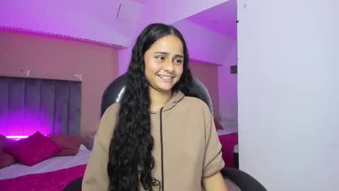 Snapshot of giselle_roldan chatting on June 7, 3:54 am GISELLE ROLDAN online show from June 7, 3:54 am